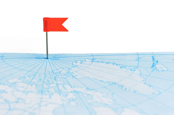 Kırmızı bayrak harita üzerinde bir PIN — Stok fotoğraf