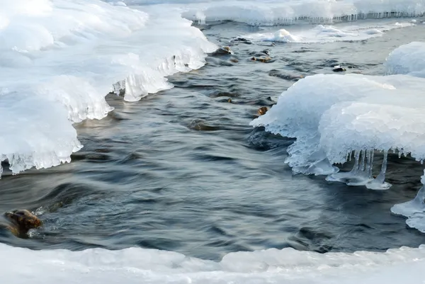 Fluss im Eis — Stockfoto