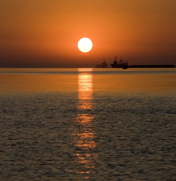 Ships and sunset — Stock Photo, Image