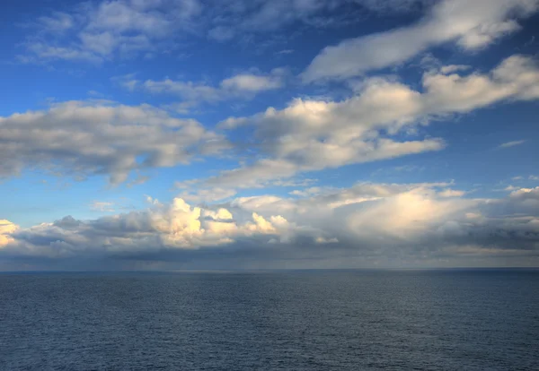 海与天， — 图库照片