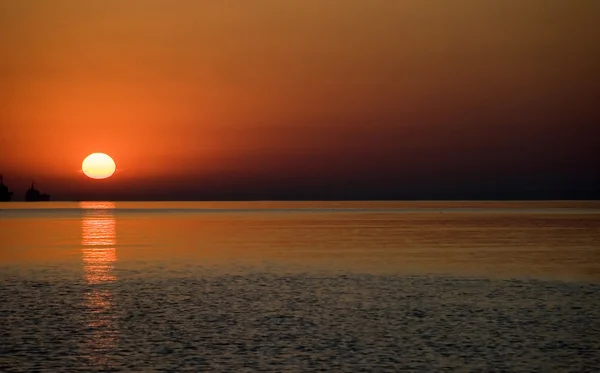 Czerwony wschód słońca — Zdjęcie stockowe