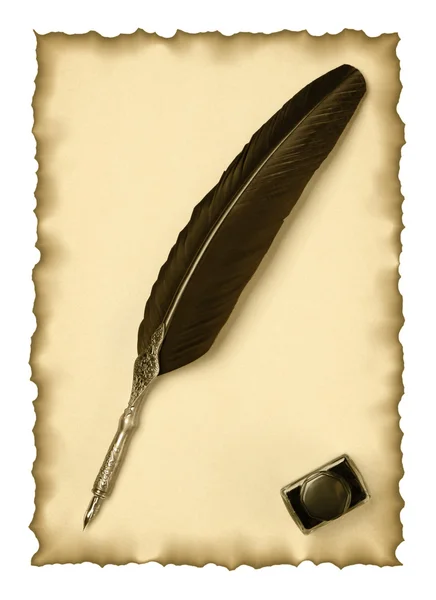 기 털 퀼 및 오래 된 종이에 잉크병 — 스톡 사진