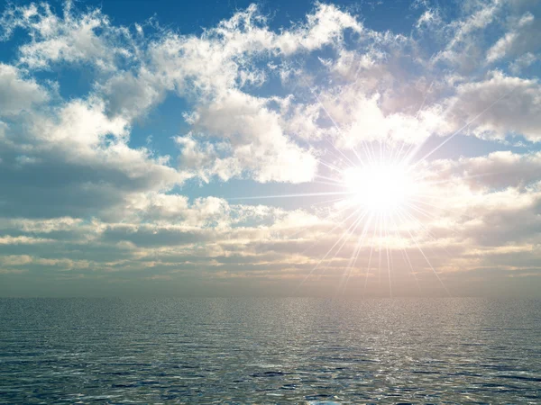 Yukarıda okyanus parlak güneş — Stok fotoğraf