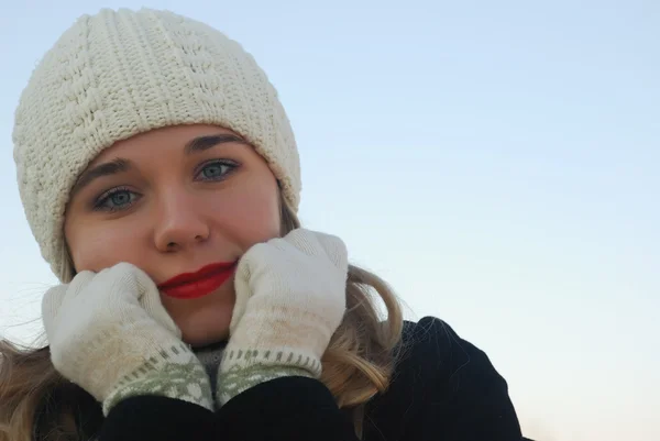 Flickan i vinterkläder — Stockfoto