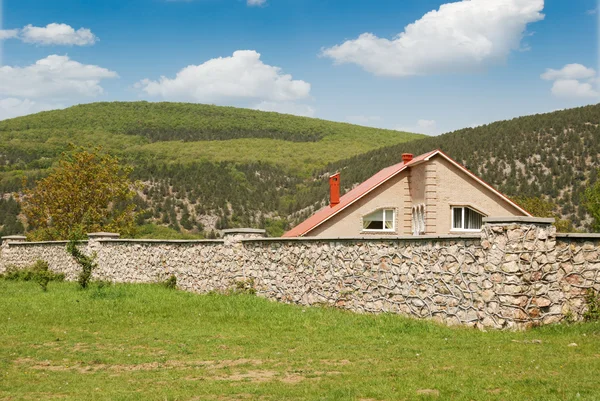 The house in a valley — Stock Photo, Image