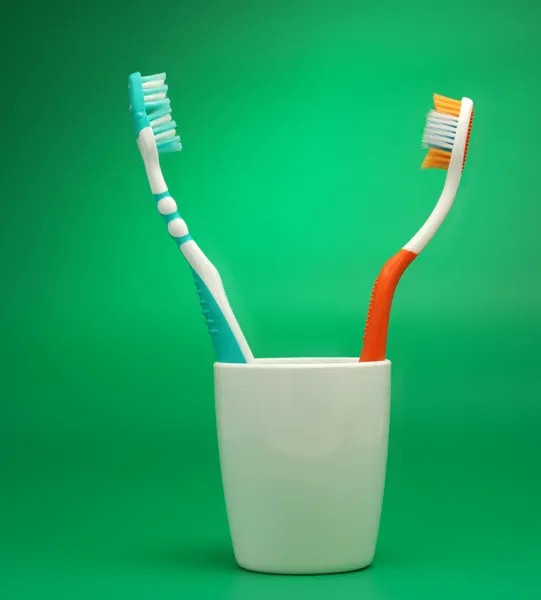 Tandenborstel groene achtergrond — Stockfoto