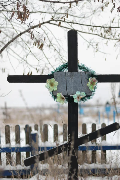 묘지에 있는 십자가 — 스톡 사진