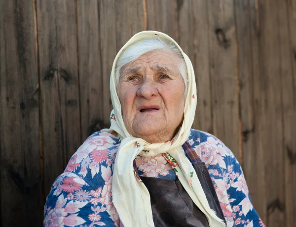 En gammal kvinna ålder 84 år — Stockfoto