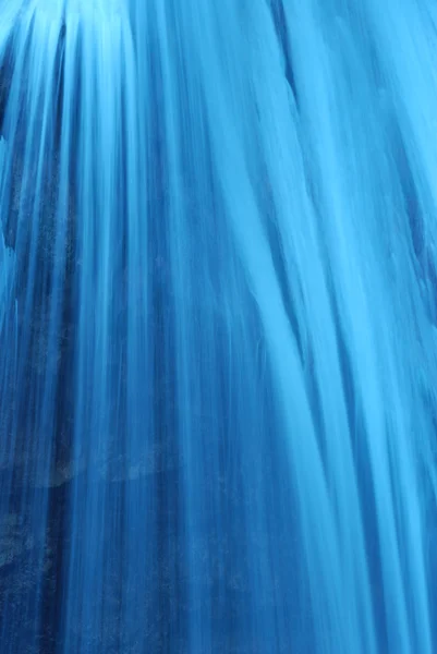 Cascata sfondo blu — Foto Stock