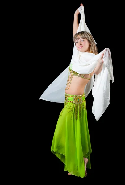 La femme en costume de danse orientale — Photo