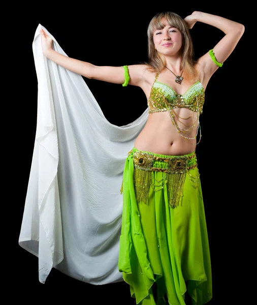 La femme en costume de danse orientale — Photo