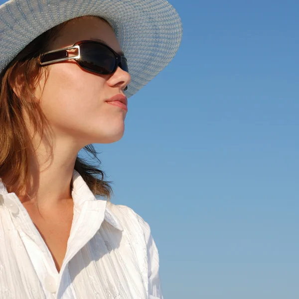 Kvinna i glasögon profil — Stockfoto