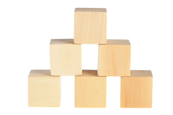 Конструкция из деревянных кубиков — стоковое фото