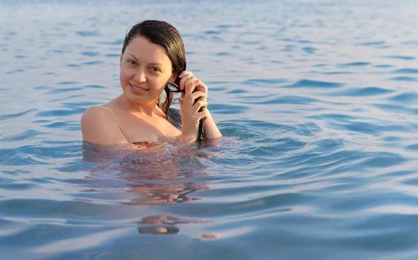 물에 있는 여자 — 스톡 사진