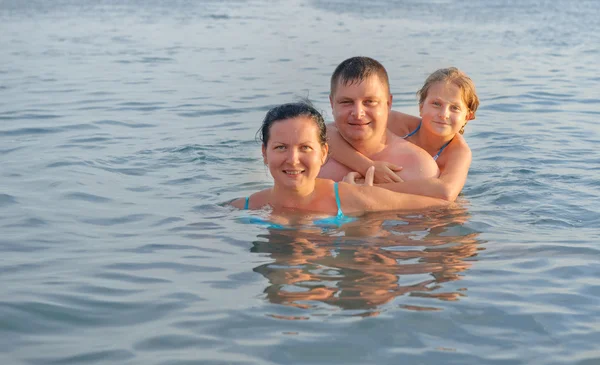 Happy family in the sea — Stock Photo, Image