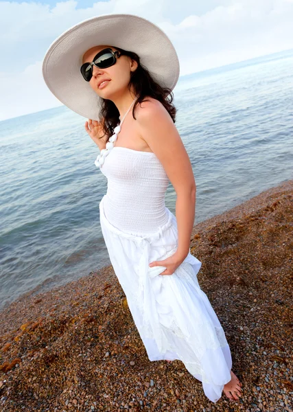 Portrait of the young woman in a hat. Seacoast — Stock Photo, Image