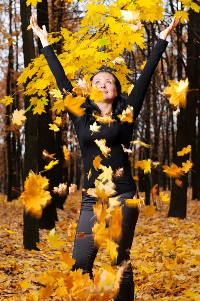 The women with the lifted hands autumn forest — Stock Photo, Image
