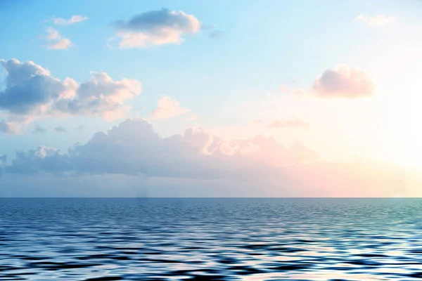 Mar y cielo por la mañana —  Fotos de Stock