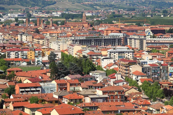 Vue aérienne sur la ville d'Alba . — Photo