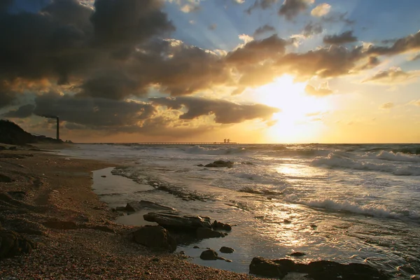 Coucher de soleil sur la mer Méditerranée . — Photo