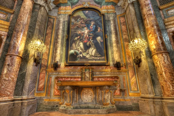Santa maria maddalena kyrka interiör. — Stockfoto