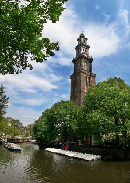 Amstel river and Westerkerk church in Amsterdam. — Stock Photo, Image