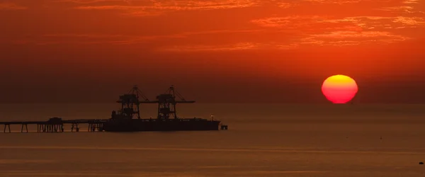 地中海の海に沈む夕日. — ストック写真