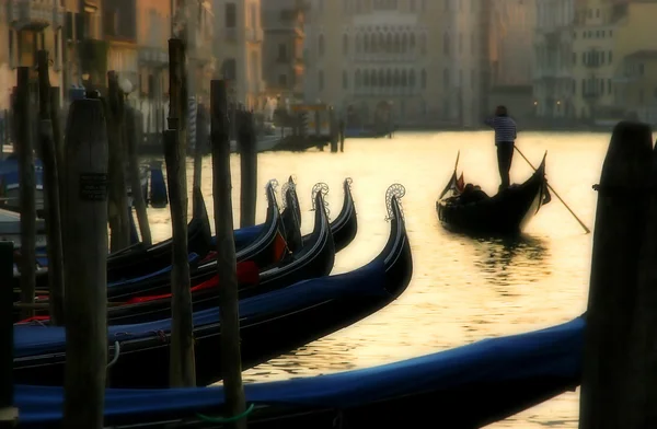 Benátky a Canal Grande na večer. — Stock fotografie
