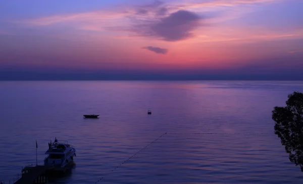 Stund innan soluppgång över Antalyabukten. — Stockfoto