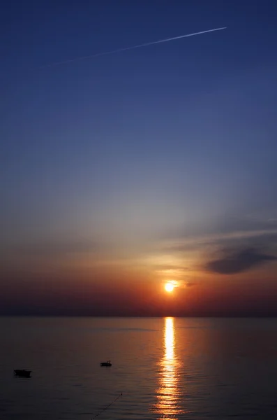 Nascer do sol sobre o Golfo de Antalya . — Fotografia de Stock