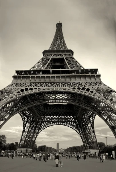 Capture verticale de la Tour Eiffel . — Photo