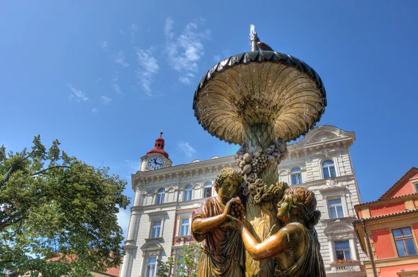 在布拉格的老喷泉. — 图库照片