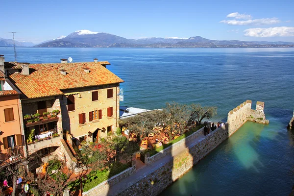 Vista su Sirmione e sul Lago di Garda . — Foto Stock