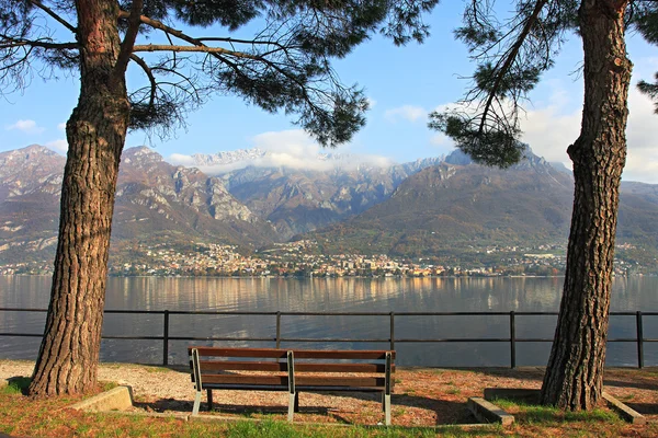 Vista sul Lago di Como e sulle montagne . — Foto Stock