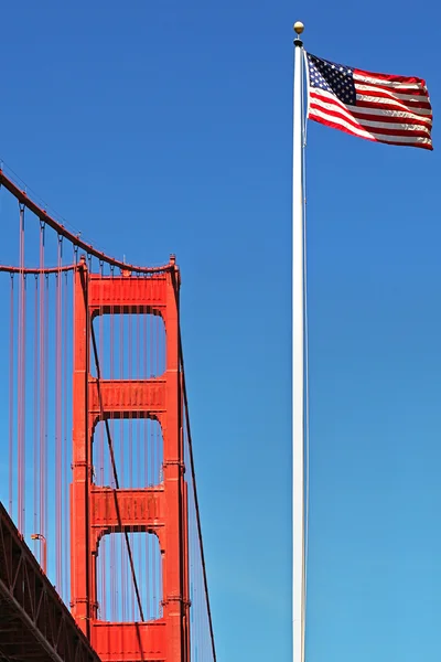 Golden Gate Bridge and American National Flag. — Stock Photo, Image