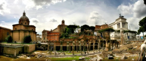 Vista panorámica de ruinas antiguas en Roma, Italia . —  Fotos de Stock