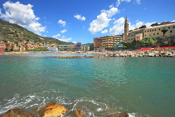 Resort turístico no mar Mediterrâneo na Itália . — Fotografia de Stock