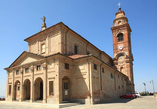 Gamla kyrkan i diano d'alba, Italien. — Stockfoto