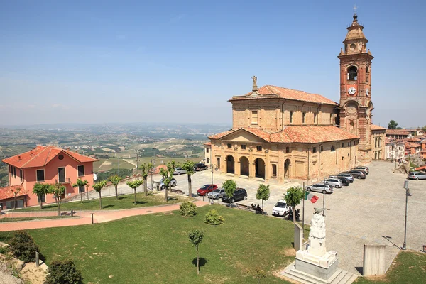 Antigua iglesia de Diano D 'Alba, Italia . —  Fotos de Stock