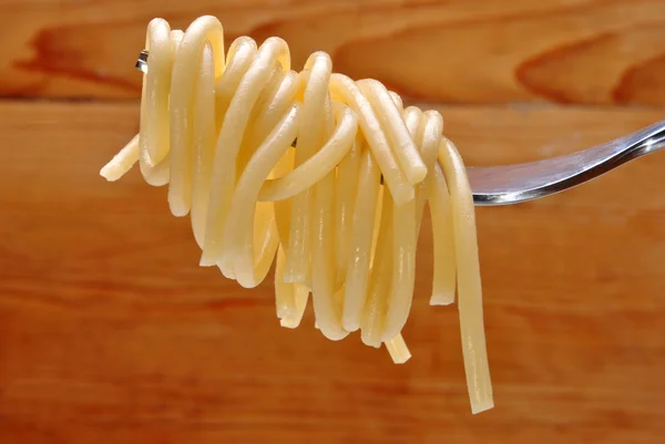 Homemade organic spaghetti wrapped around a fork — Stock Photo, Image