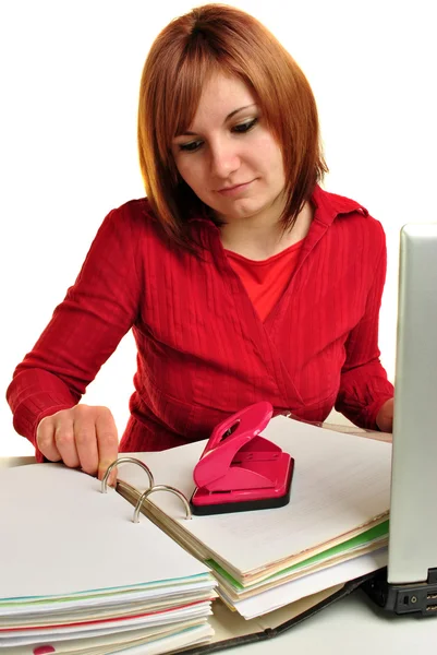 Assistente de escritório com uma pasta e laptop — Fotografia de Stock