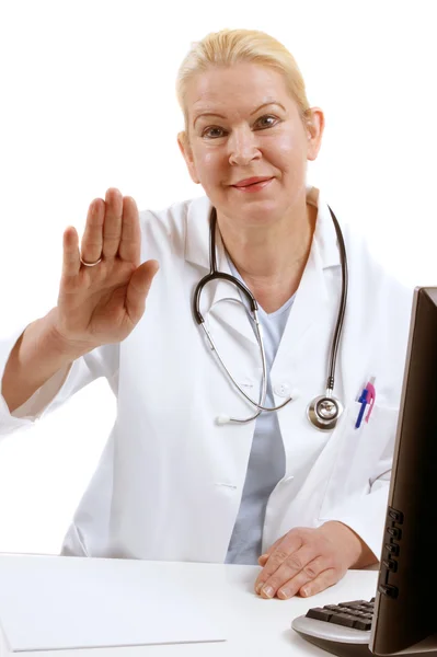 Assistente médica levanta a mão para dizer adeus — Fotografia de Stock