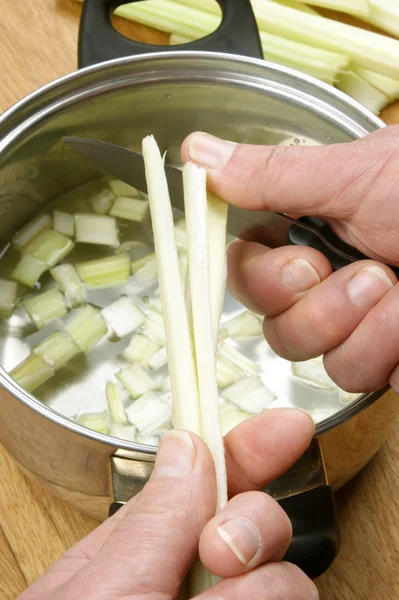 Il sedano è tagliato e pronto per una minestra — Foto Stock