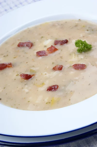 Potato soup with herbs and fried bacon — Stock Photo, Image