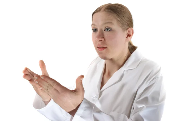 Giovane assistente medico gesticolare con entrambe le mani — Foto Stock