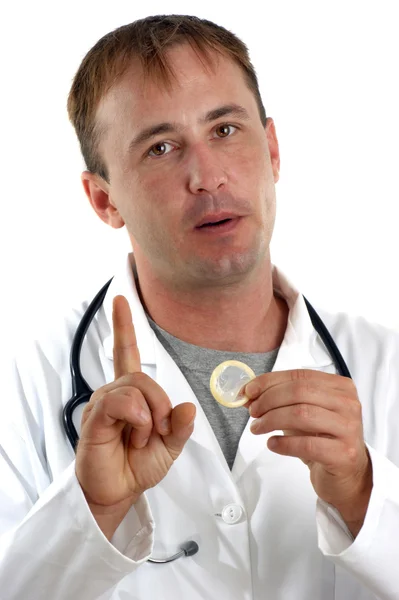 El personal médico explica la importancia de los condones —  Fotos de Stock