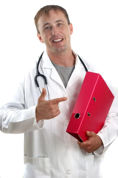Medizinisches Personal hält einen pinkfarbenen Ordner in der Hand — Stockfoto