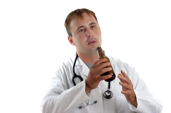 Personal médico con un problema grave de adicción al alcohol —  Fotos de Stock