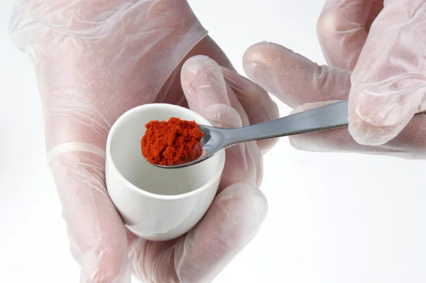 Paprika powder is investigated in the food laboratory — Stock Photo, Image