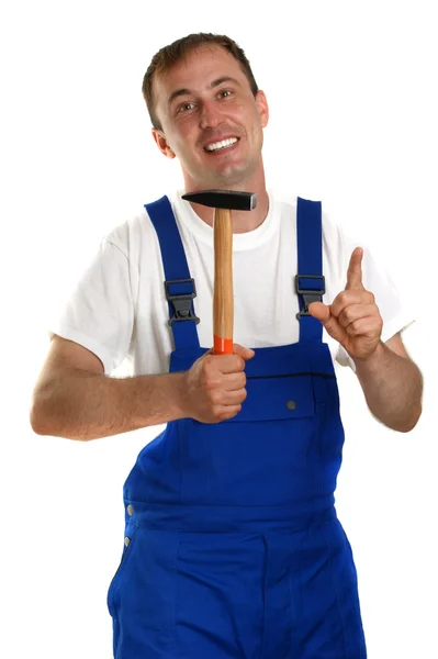 Artisan avec un T-shirt blanc tenant un marteau — Photo